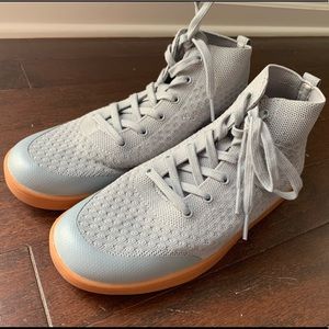 Like New Suavs Women’s the Legacy high top,  sz 9